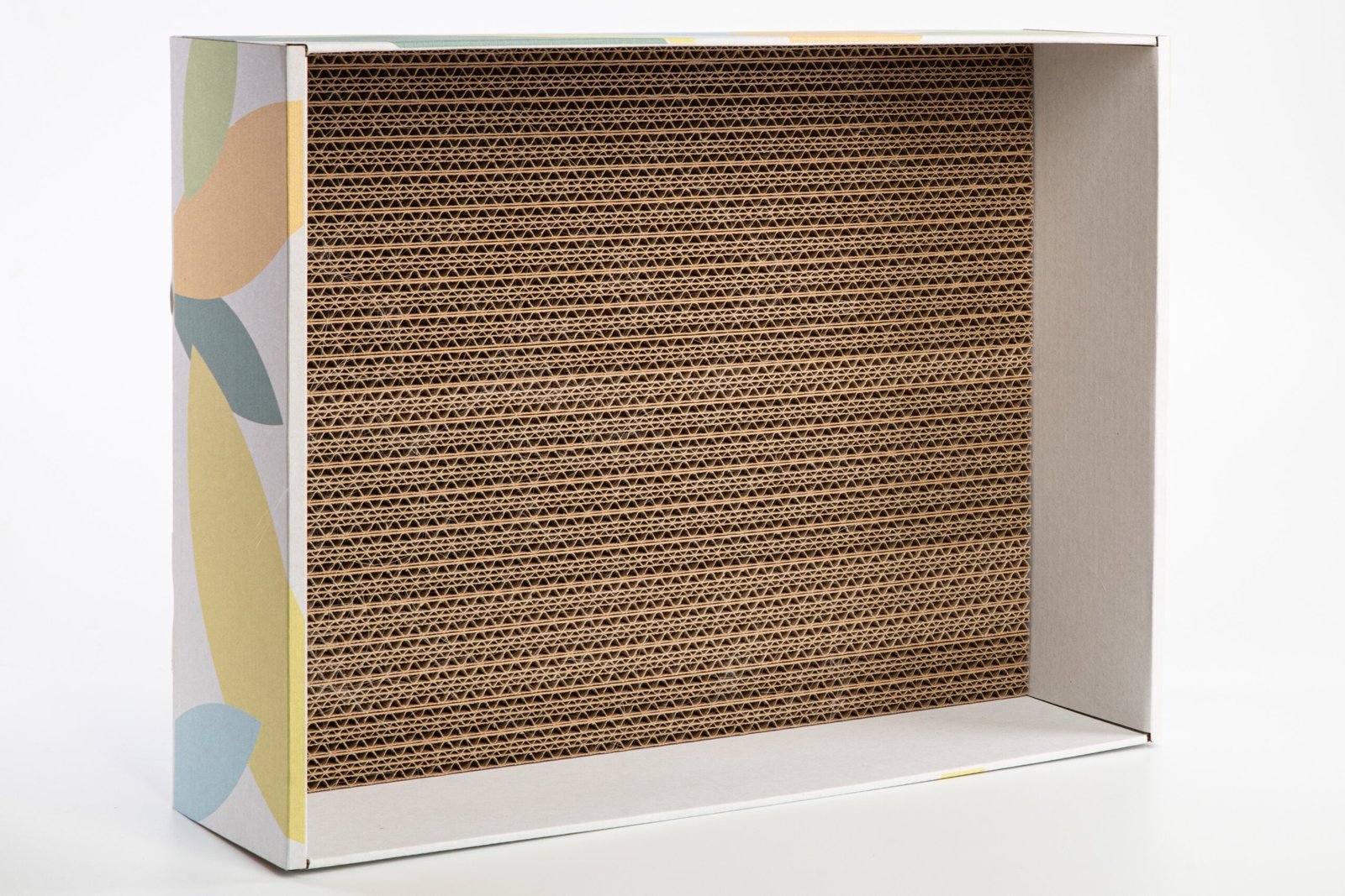 Caja-rascadora para gatos con base de cartón doble kraft ultra resistente y diseño moderno exclusivo de Lyma